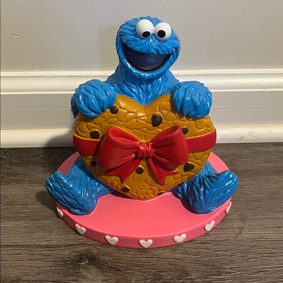 Cookie Monster heart statue